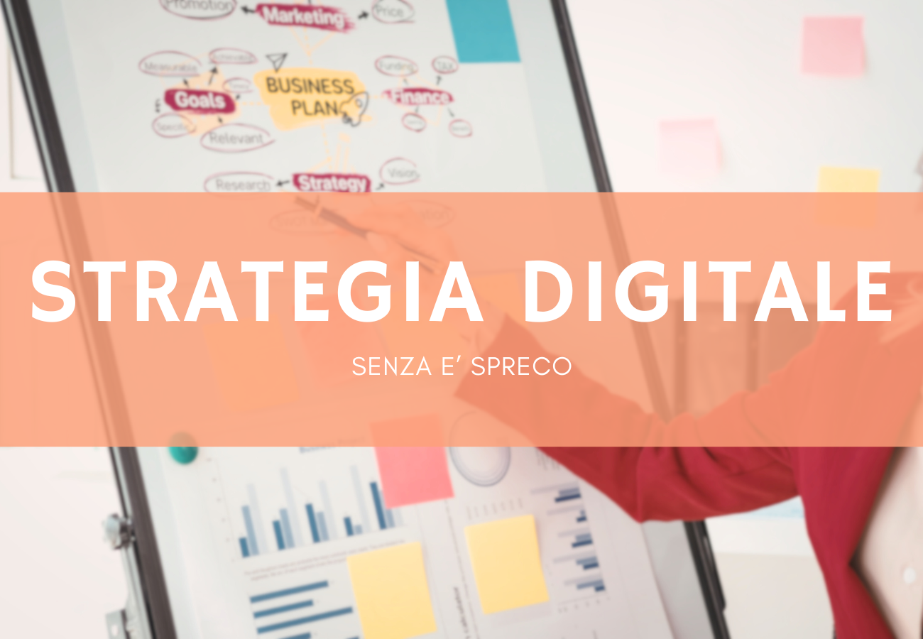 Strategia digitale: schermo con business plan, dati e post-it che rappresentano un ecosistema digitale senza direzione