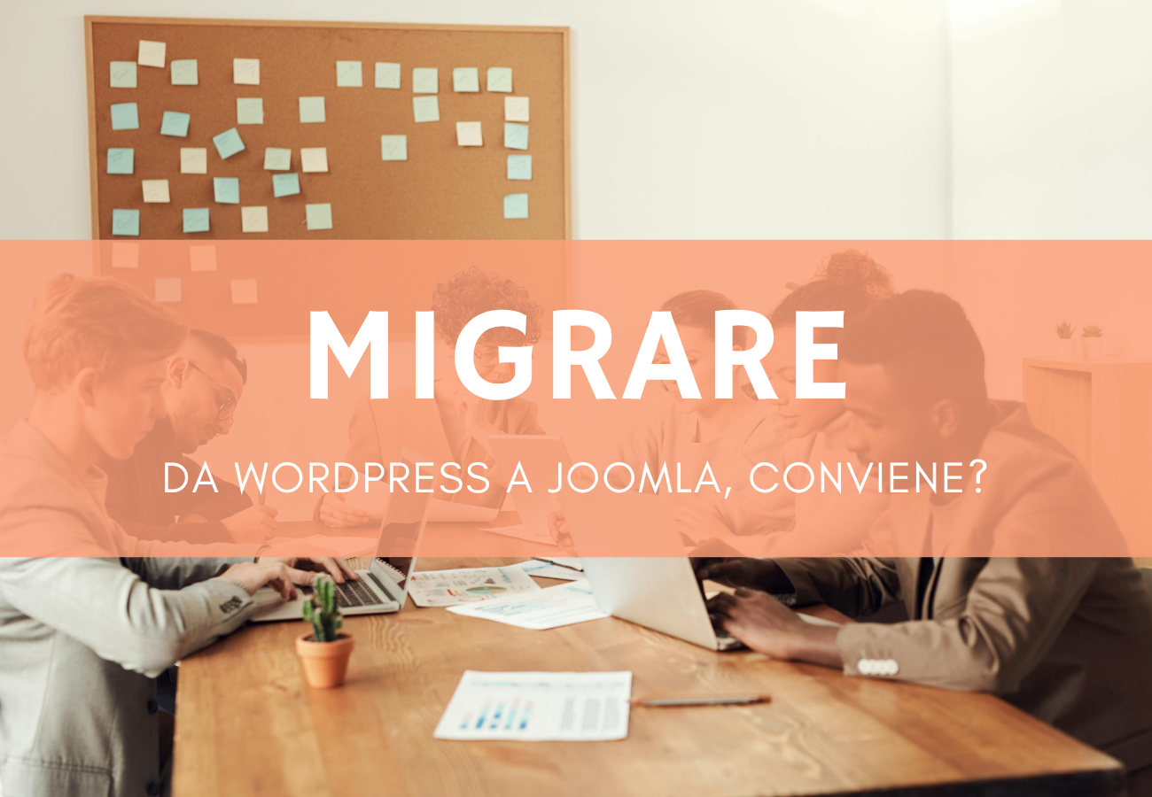 Professionisti che collaborano su laptop in ufficio moderno, confrontando piattaforme CMS