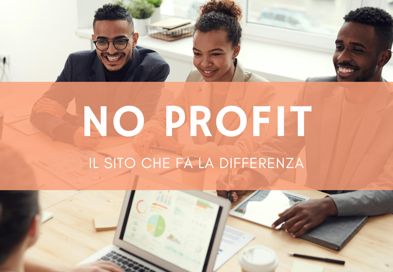 Team di volontari che lavora insieme su laptop in riunione per sito web associazione no profit