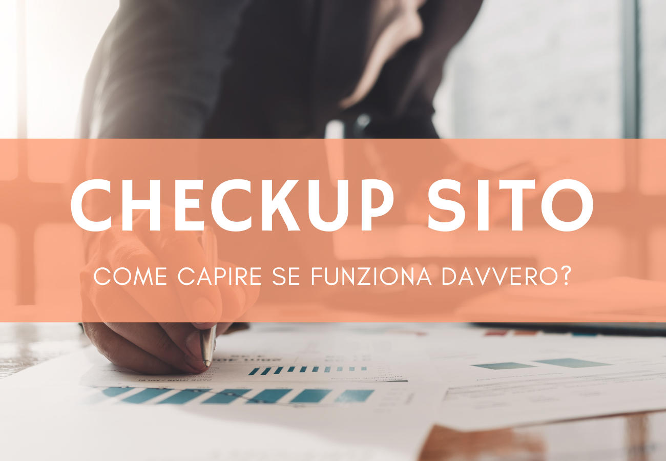 Persona che scrive su fogli di grafici e dati che sta analizzando