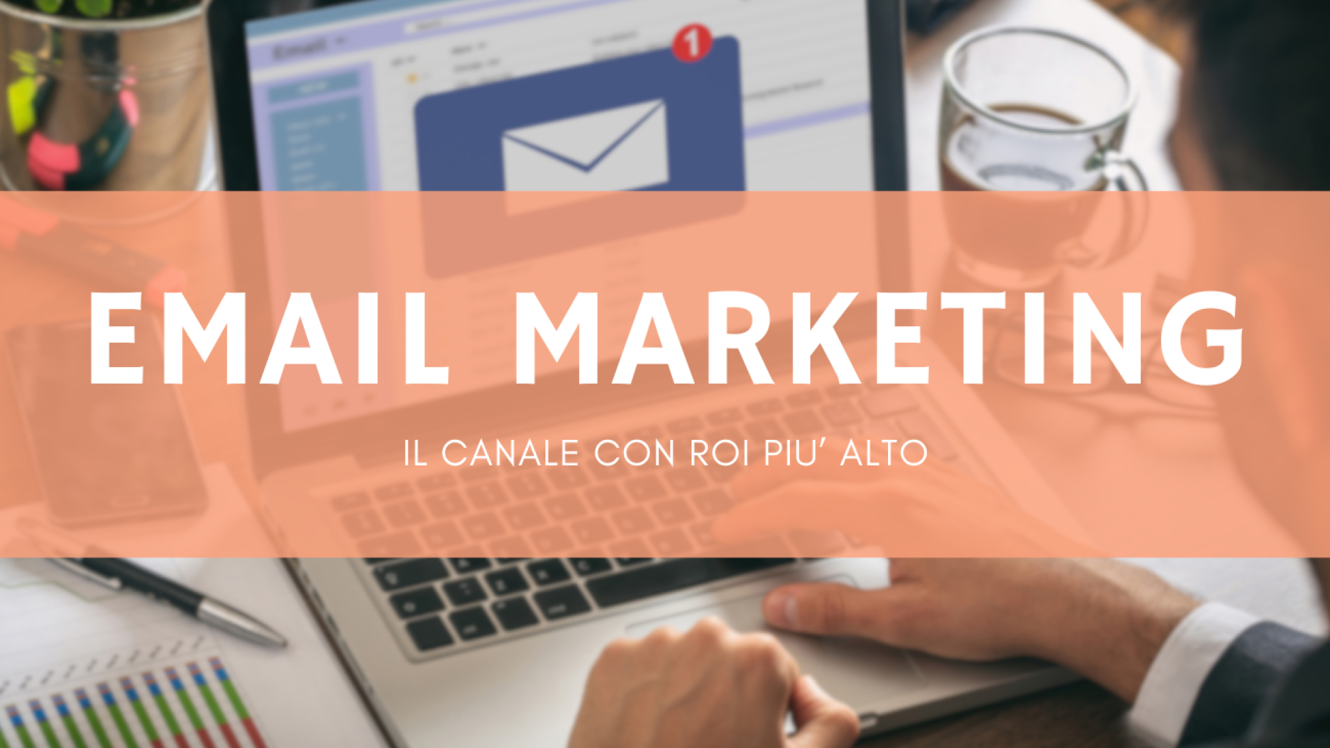 Grafica che rappresenta una strategia di email marketing con icone di messaggi e simboli di crescita per PMI e professionisti