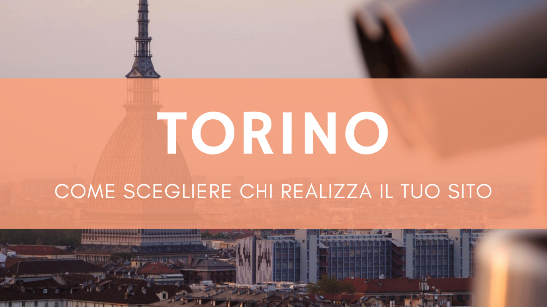 Veduta aerea del centro di Torino con la Mole Antonelliana e il panorama urbano per siti web a Torino