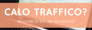 Laptop con grafico di analisi del traffico web su una scrivania illuminata da luce calda estiva