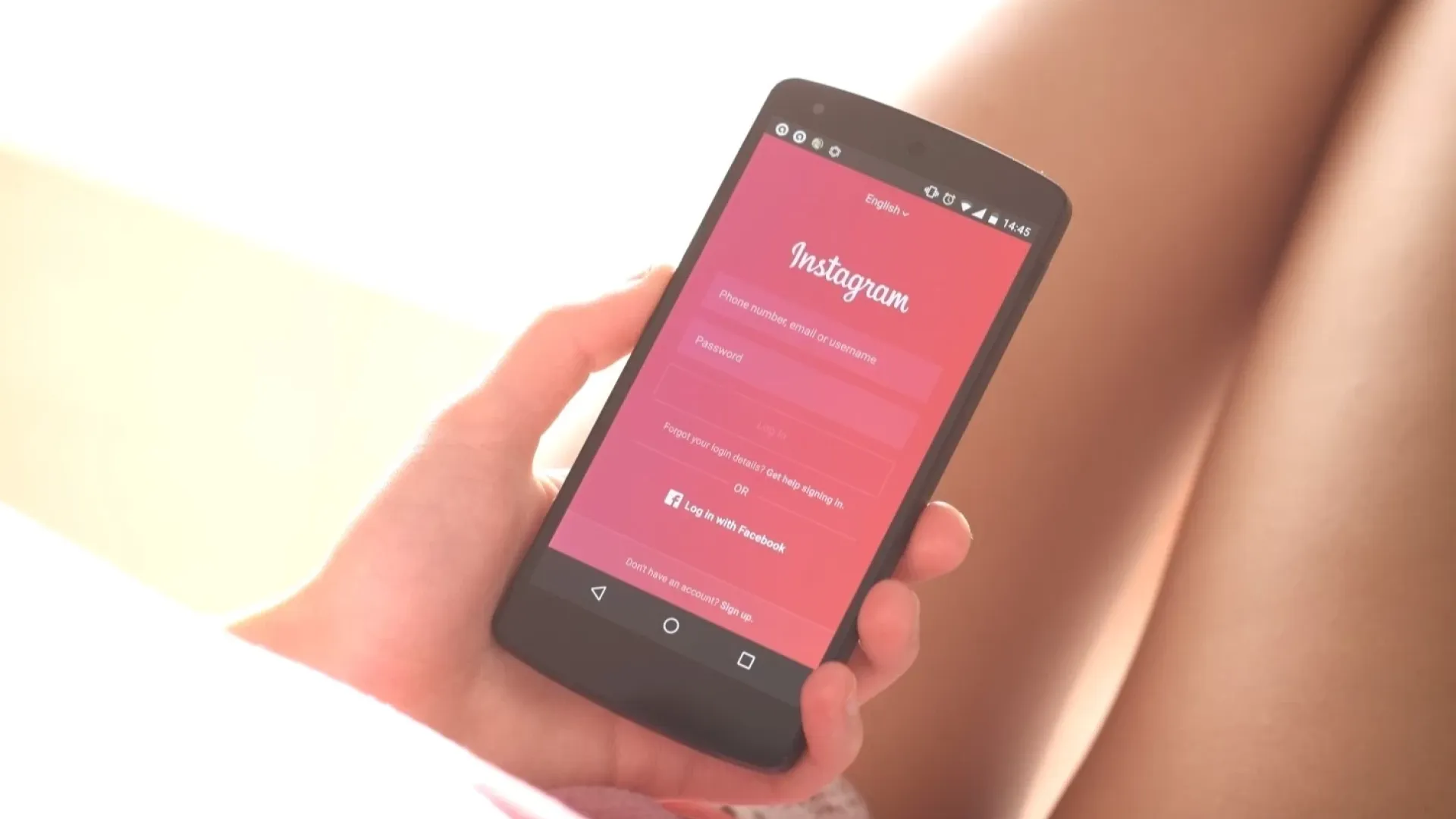 Instagram contro Amazon e eBay, addio alla vendita dei prodotti