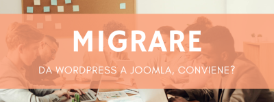 Professionisti che collaborano su laptop in ufficio moderno, confrontando piattaforme CMS